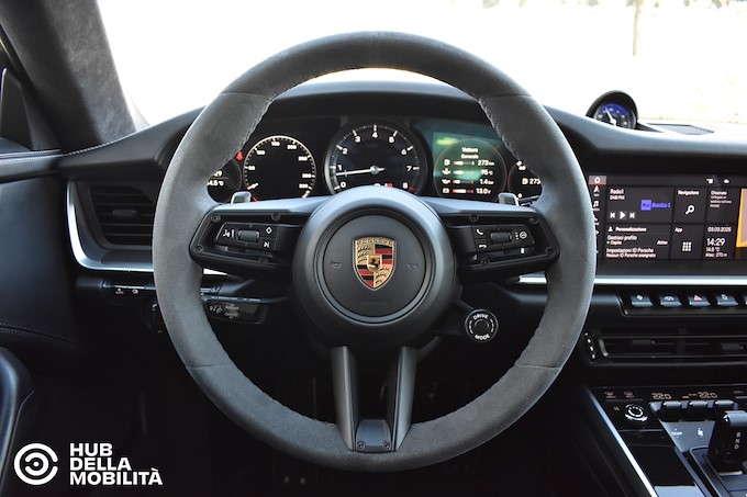 PORSCHE 911 Carrera 4S